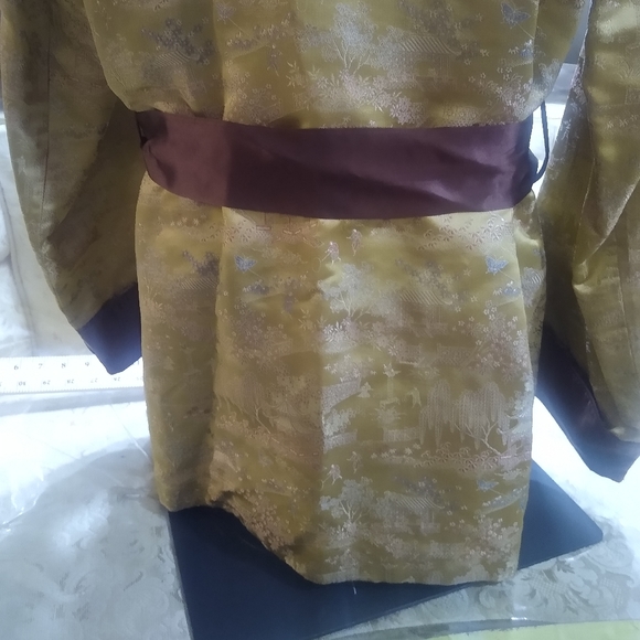 Golden Chinese Silk smoking jacket beautiful embroidery scenes - Picture 10 of 16